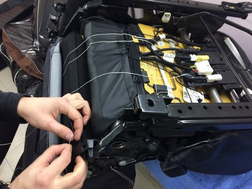 Процесс установки каркасных авточехлов Dress4car