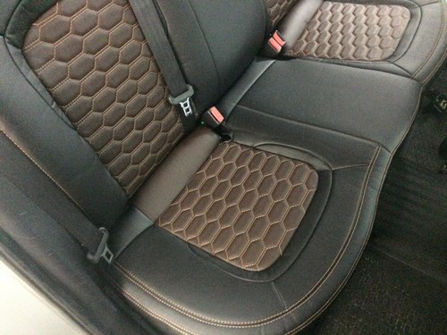 Процесс установки каркасных авточехлов Dress4car