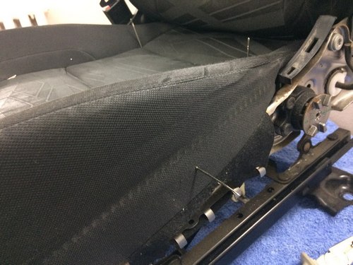 Процесс установки каркасных авточехлов Dress4car